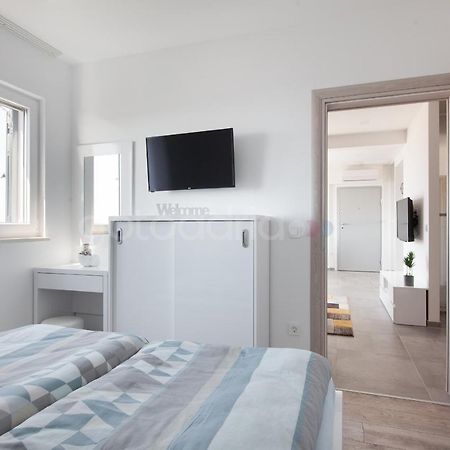 Luxury Apartment Sofia -Free Beach Parking Makarska Bagian luar foto