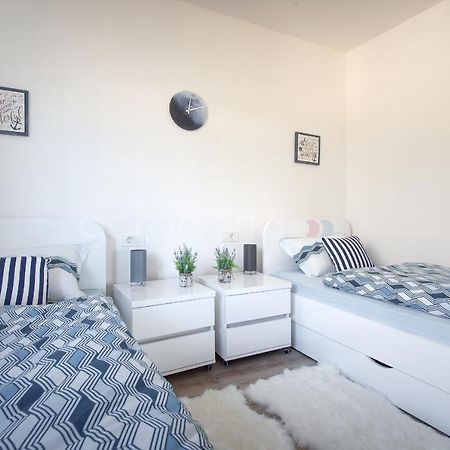 Luxury Apartment Sofia -Free Beach Parking Makarska Bagian luar foto
