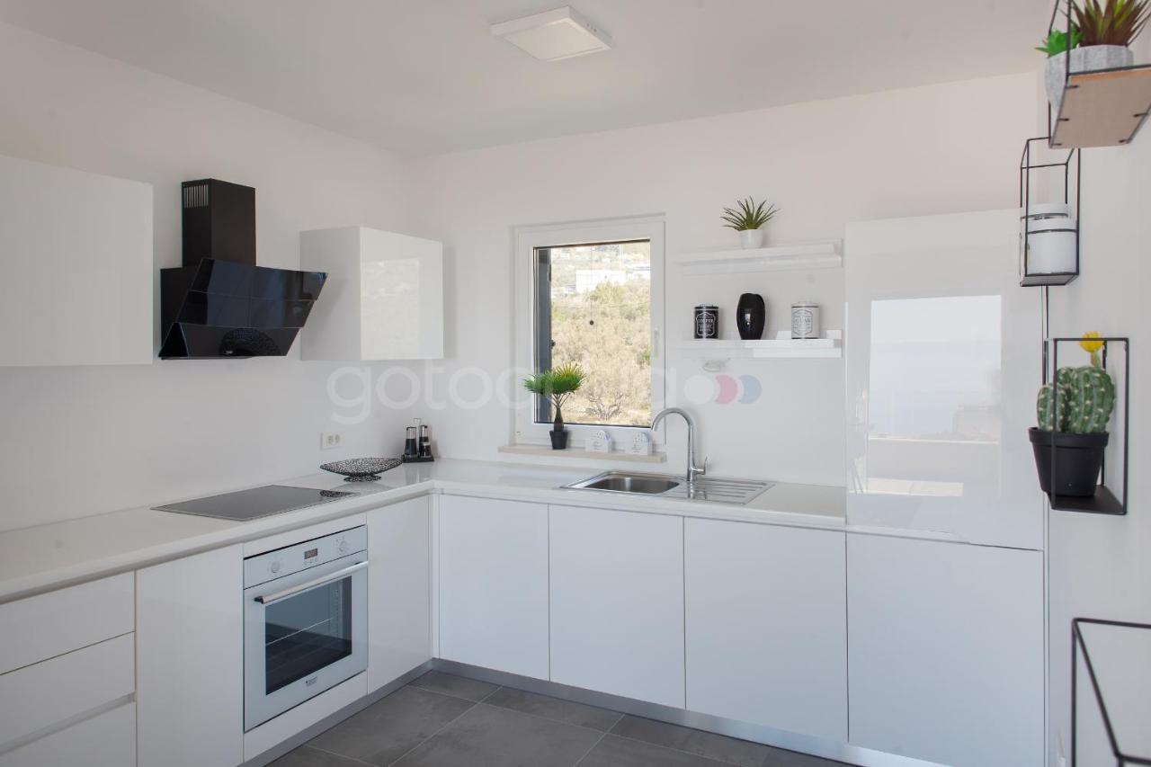 Luxury Apartment Sofia -Free Beach Parking Makarska Bagian luar foto