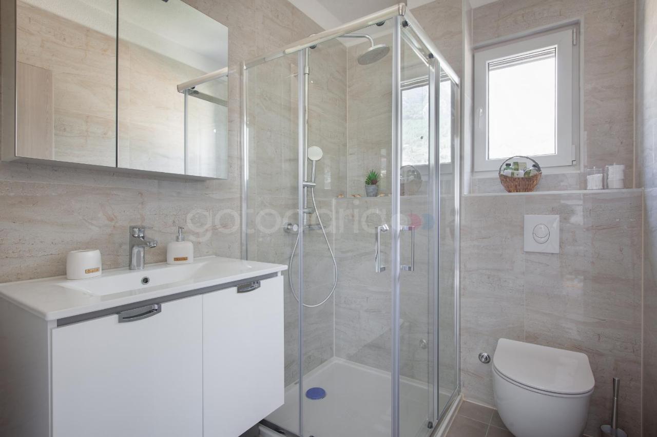 Luxury Apartment Sofia -Free Beach Parking Makarska Bagian luar foto
