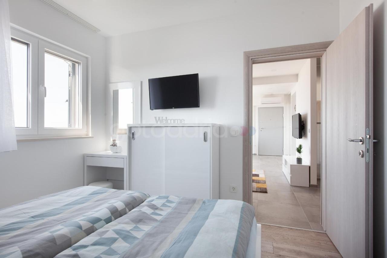 Luxury Apartment Sofia -Free Beach Parking Makarska Bagian luar foto